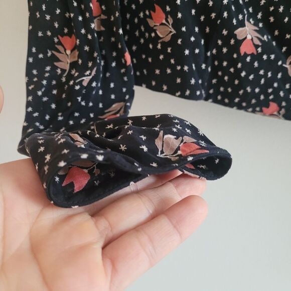 FIVESEVENTYFIVE cropped V-neck long sleeve blouse - Picture 5 of 12